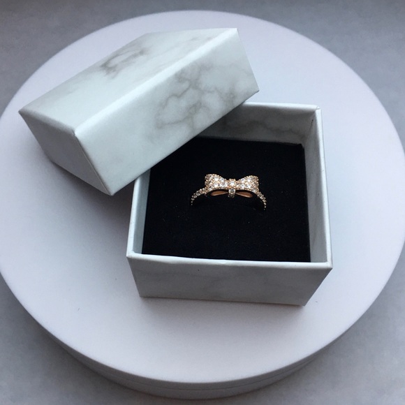 VIDEO LISTING Dainty Bow Ring - Picture 6 of 17